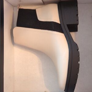 NATURALIZER 11W Wide Width Porcelain Cream Jadyn Chelsea Lug Sole Rain Boots NEW